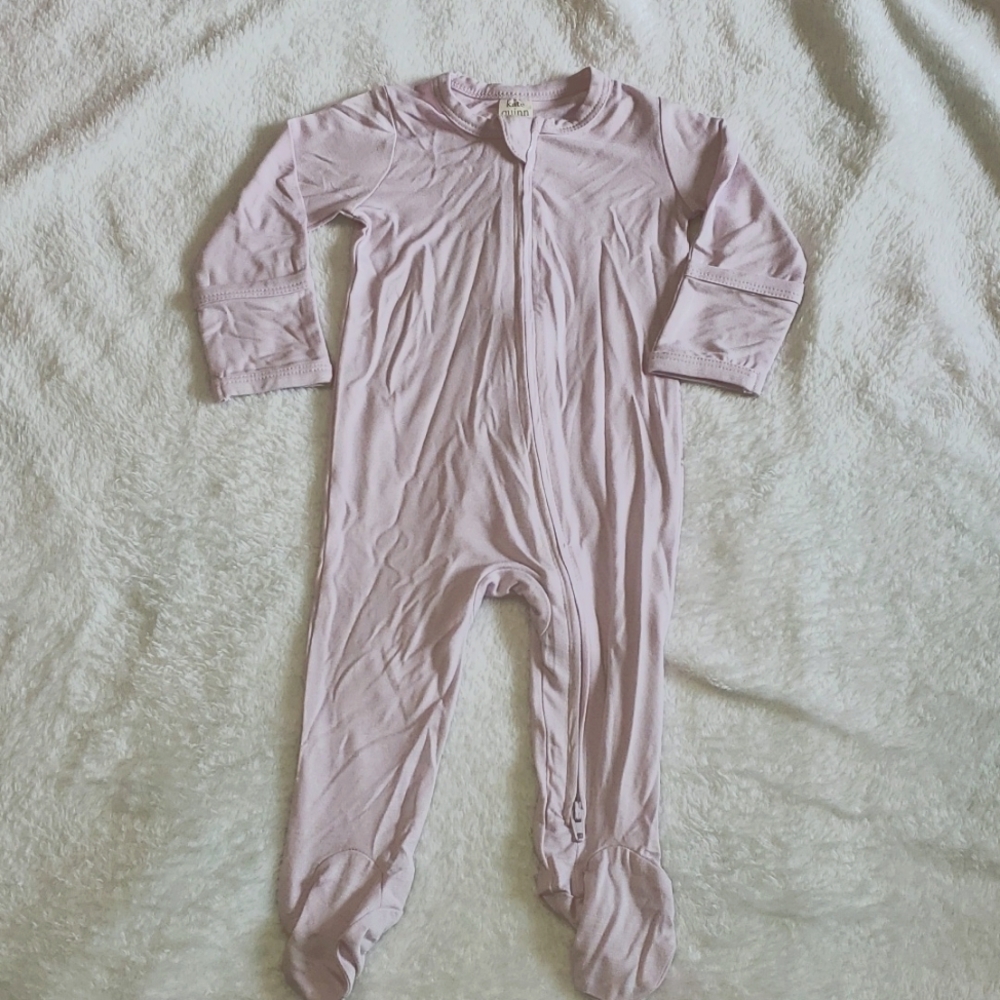 Kate Quinn long sleeve zipper footie 0-3 months